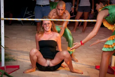 Porn flashing — Erotic flashing dancing