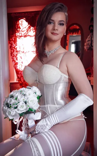 Trans in a wedding dress — Beautiful trans brides