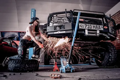 Uaz patriot technical technician — Girl in a car service