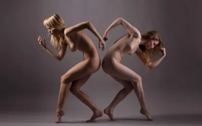 Naked women poses — Erotica
