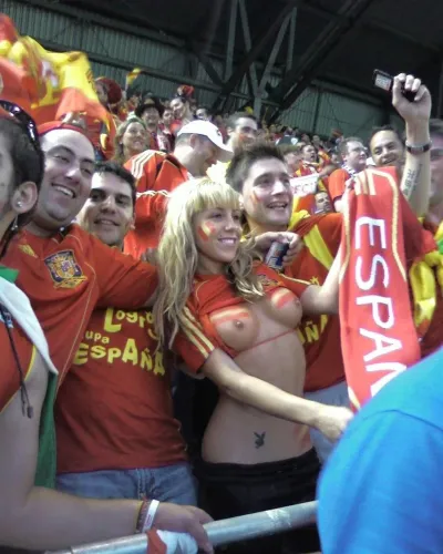 Spanish national team fans — Naked football fans