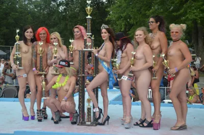 Naked women competition — Naked girls contest