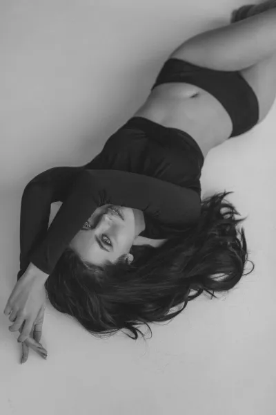 Photo shoot ideas for a girl in the studio