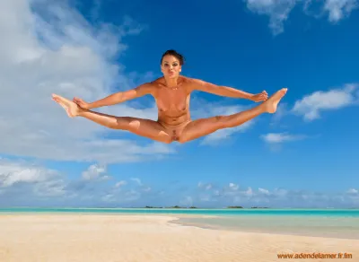 Posing naked — Nudism