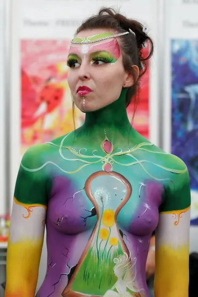 Nude body painting — Body art