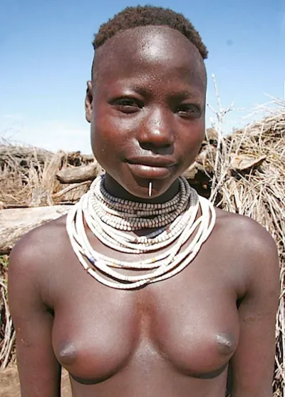 Naked woman from the african tribe — Ethiopian girl