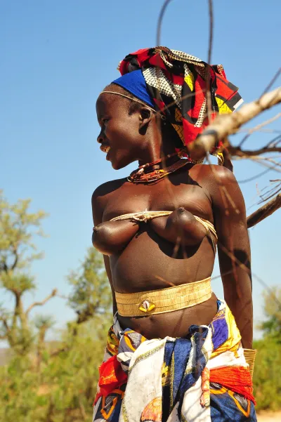 Women of the african tribes — Naked African girl