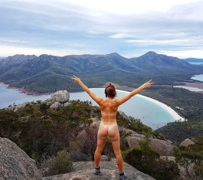 Naked travel — Naked tourists