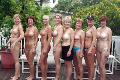 Lots of naked adult women — Group of naked mature women