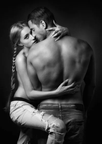 Erotic couple photo shoot — Woman and man