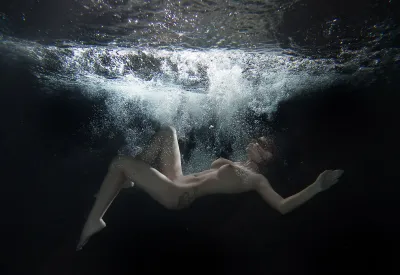 Underwater erotica — Naked girl underwater
