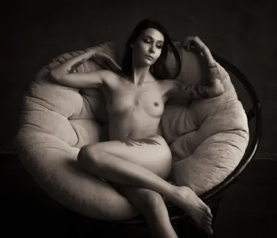 Naked in a chair — Erotic photo shoot