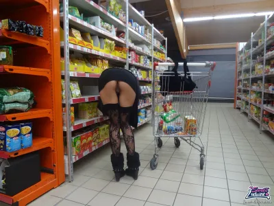 Without panties in a supermarket — Naked butts in the supermarket