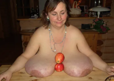 Women with big hanging tits — Huge saggy tits