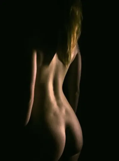 Naked girl's back — Bare back of a woman