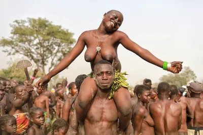 Naked tribes — Naked natives